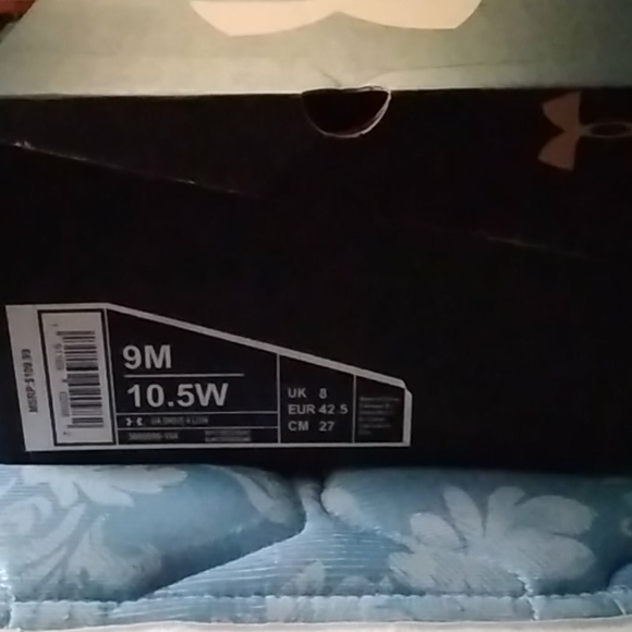 Under armour shoes size 9 in mens - Picture 3 of 3
